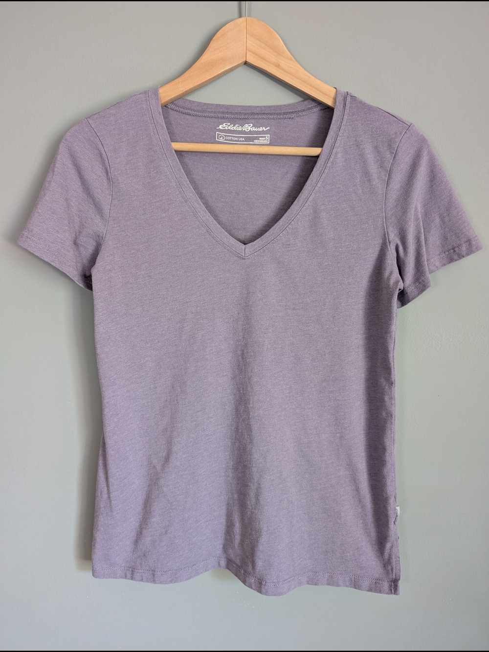 Eddie Bauer Lavender V-Neck Short Sleeve Tee